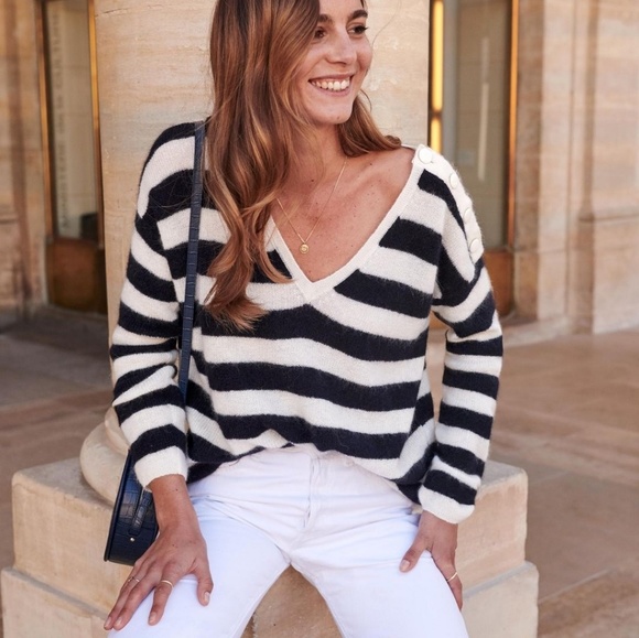 Sezane Sweaters - Sezane Striped V-neck Sweater S 5Z15